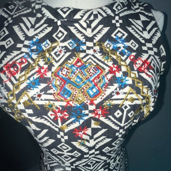 ASTR Tribal Southwestern Tapestry Embroidered Open Back Mini Dress - EUC -Size M - Picture 2 of 9